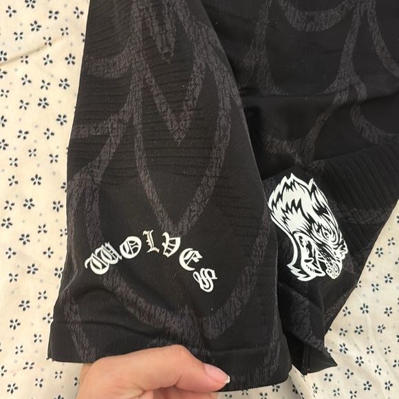 Dark sport booty scrunch shorts - Picture 4 of 5